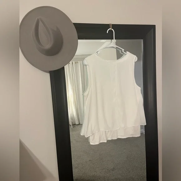 Green Envelope White/Cream Tank Top Large - Picture 2 of 11